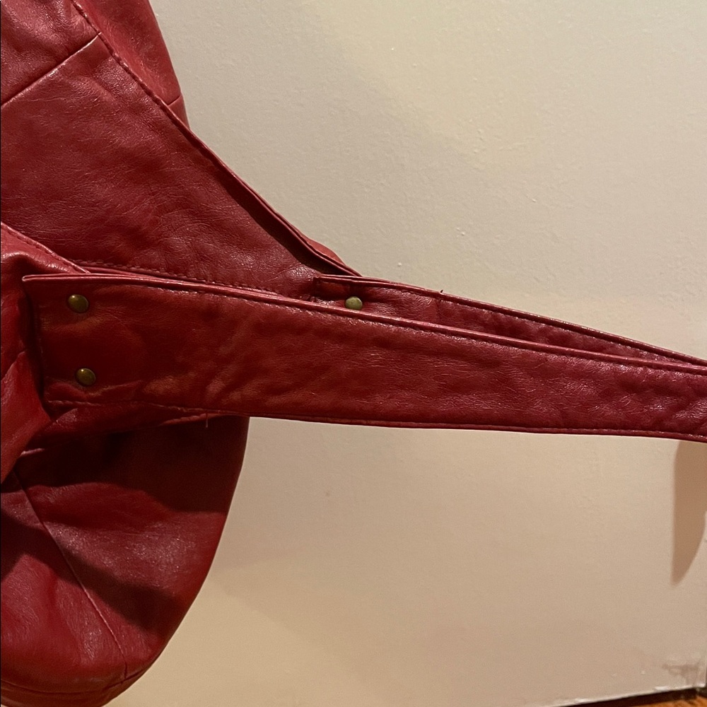 Large Faux Leather Shoulder Bag. - Picture 5 of 7